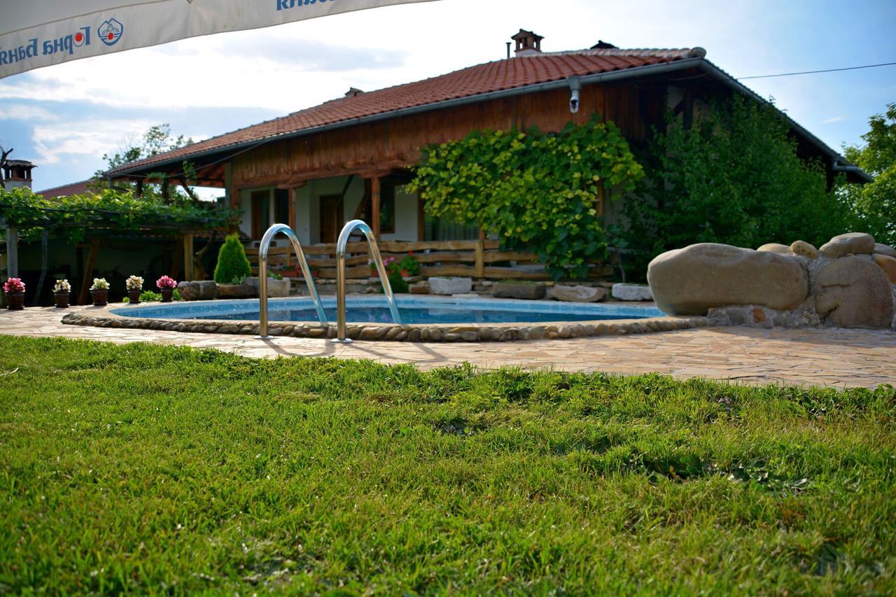 Hotel Pri Chakara Arbanasi Extérieur photo